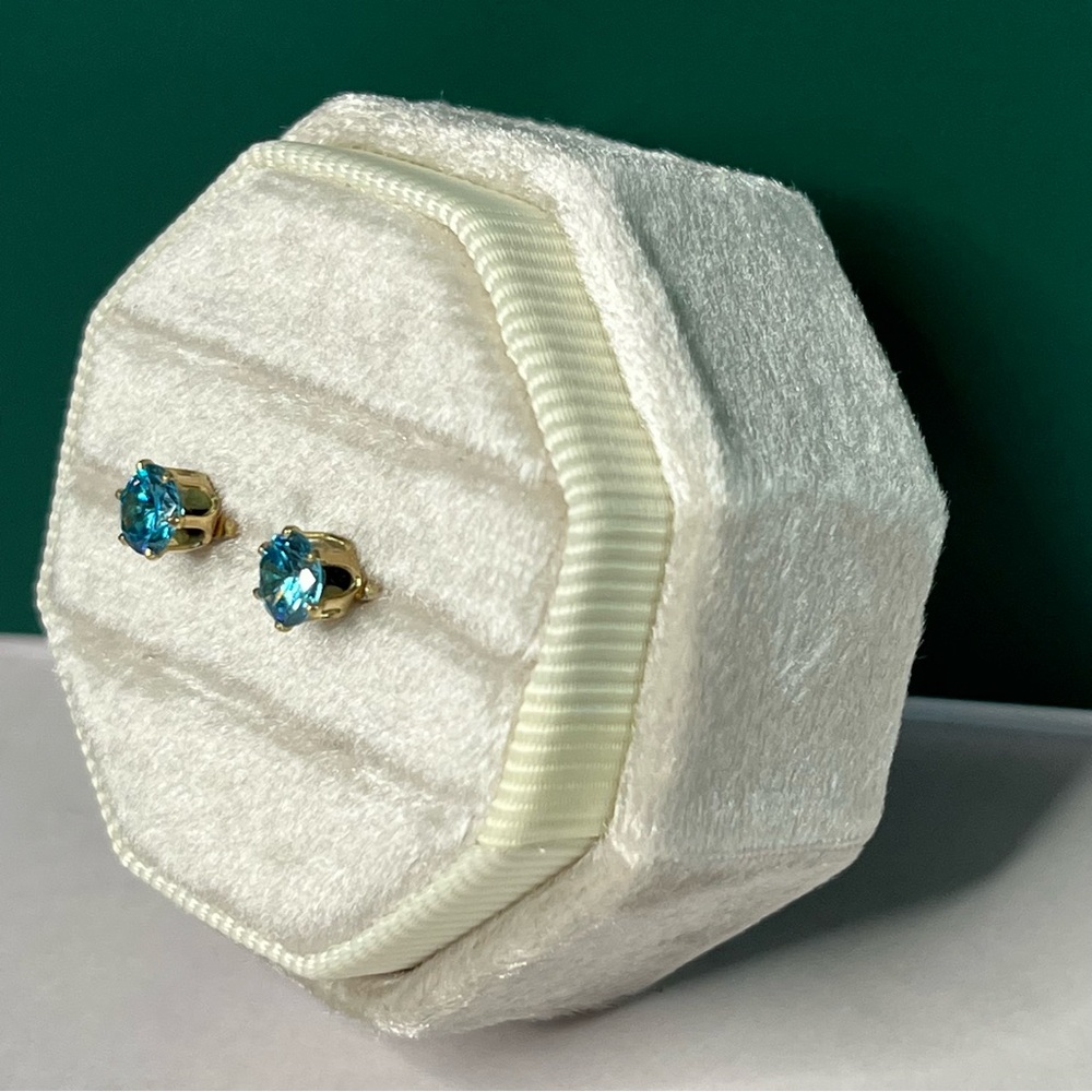14k Gold Blue Cubic Zirconia Stud Earrings 5.25mm - Picture 3 of 7